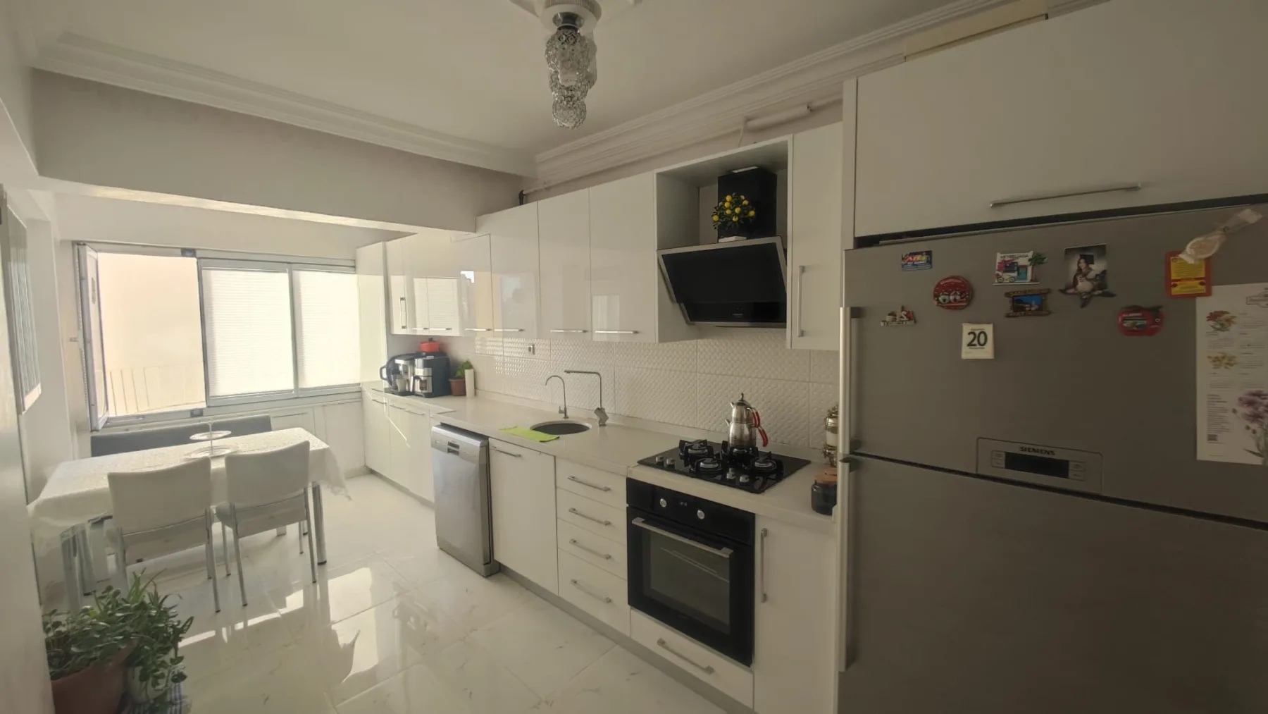 GÜNEYKENT'TE SİTE İÇİ ARAKATBİREYSEL KOMBİLİ BAKIMLI 3+1 DAİRE