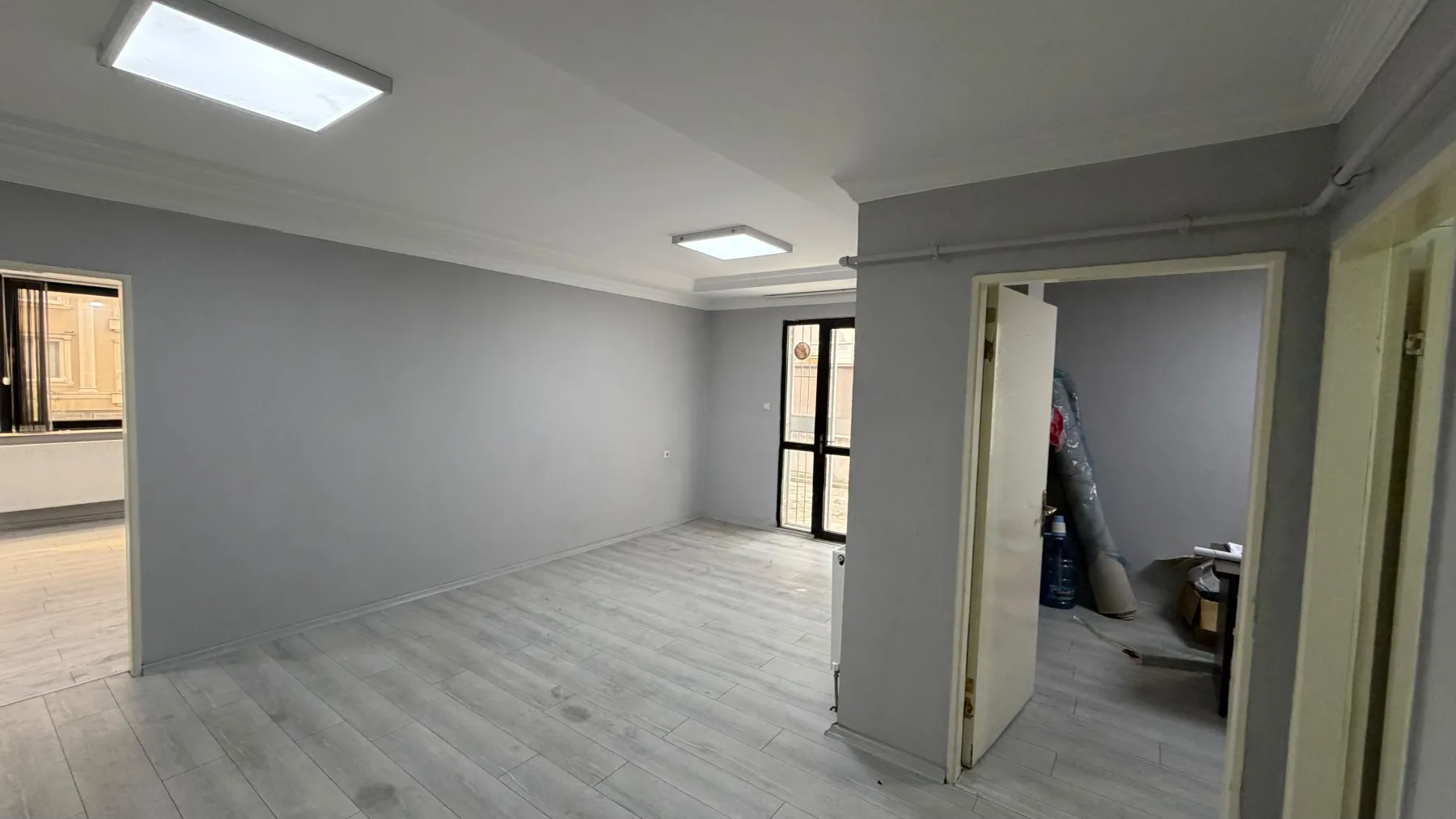 ATATÜRK BLV TUĞCAN OTEL YANINDA SATILIK 130 m² 2+1 BALKONLU OFİS
