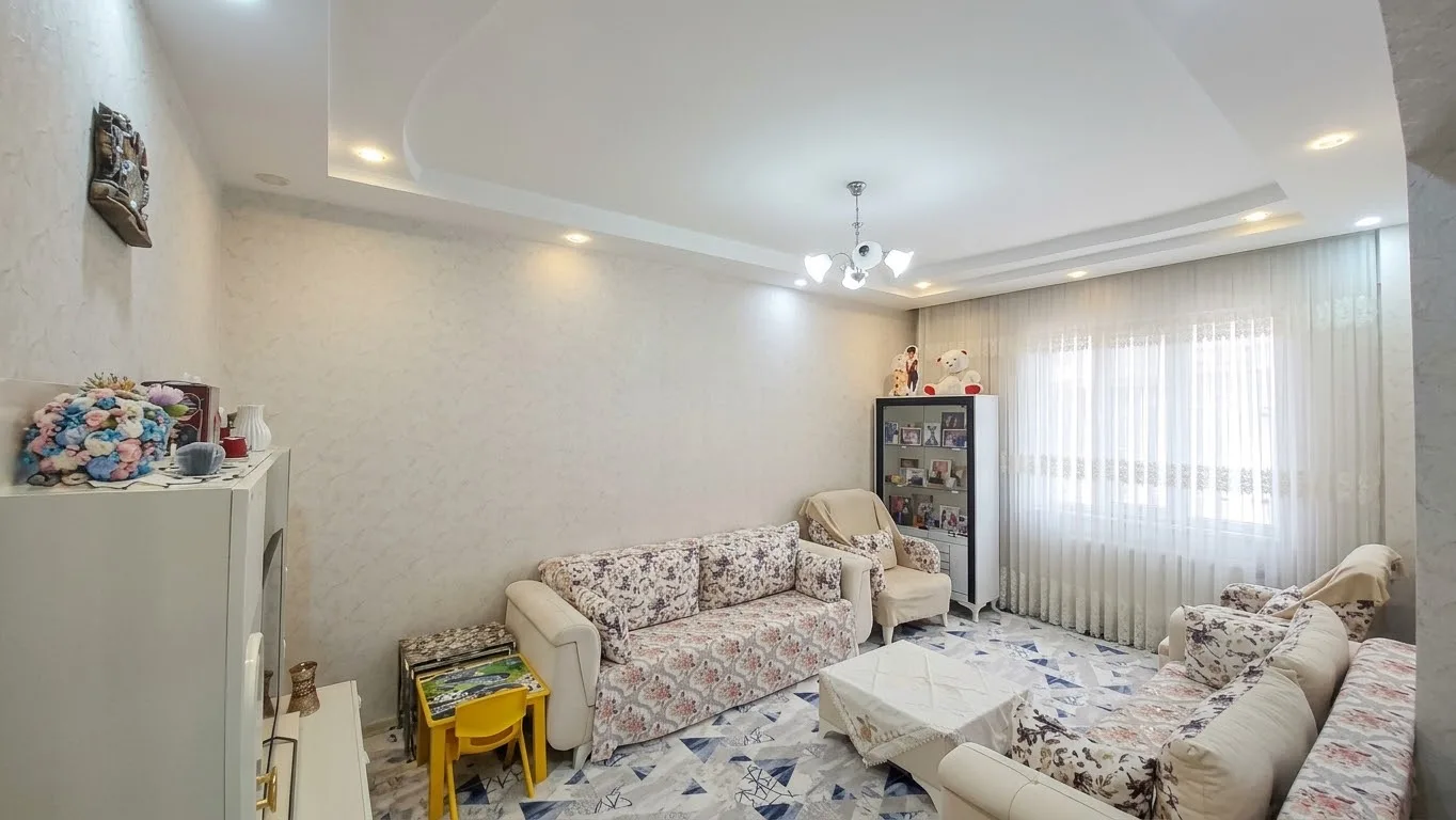 SEYRANTEPE MAHALLESİNDE PAZAR YERİ YAKININDA BAKIMLI DAİRE